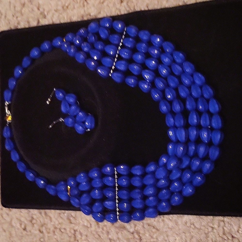 Necklaces - Picture 4 of 6